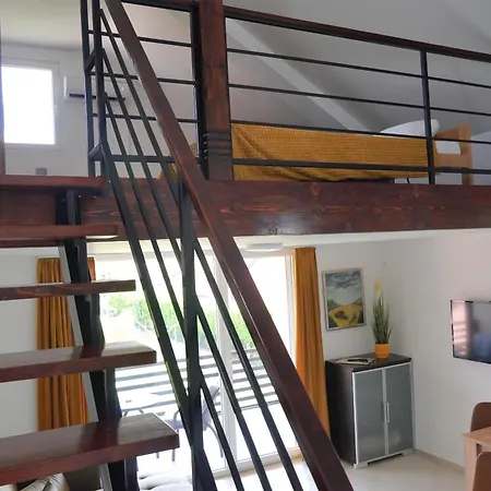 アパート Sobe Ava